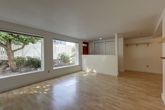 Photo - 529 Maple St