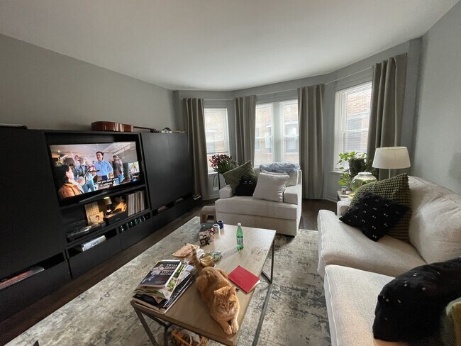 1210 W Jarvis Ave Unit 3S