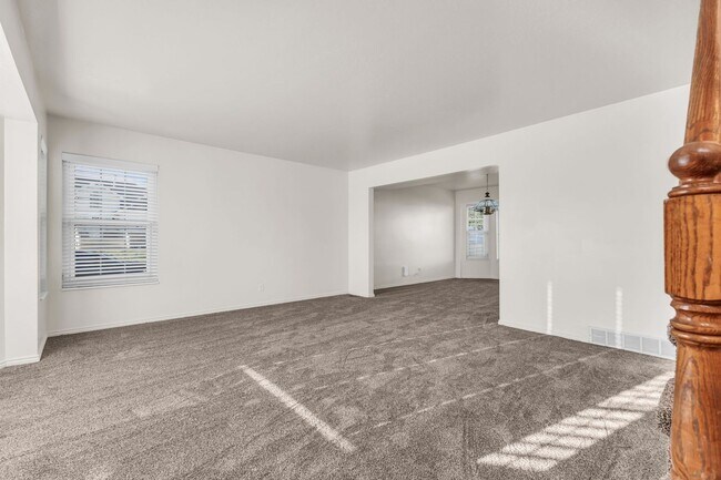 Photo - 5BR Sandy Home w/ NEW Flooring, Huge Basement & Large Backyard