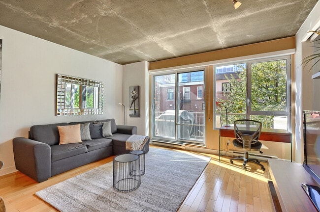 Building Photo - 1102 Rue de Bleury Unit ID1261831P