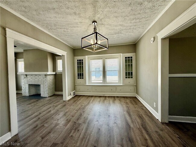 Photo - 1265 Marlowe Ave