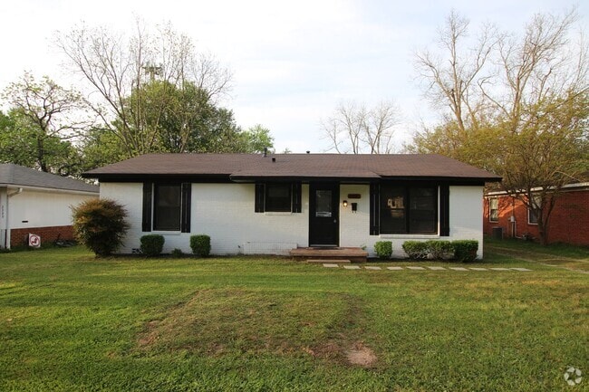Building Photo - Coming Soon! Updated 3 Bed 2 Bath Rental! ...