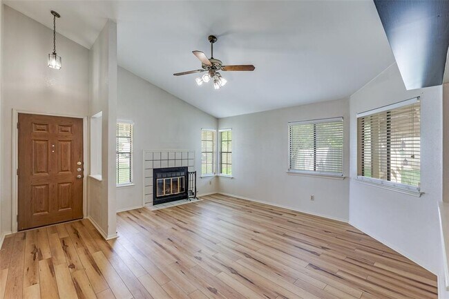 1121 Peggotty Pl