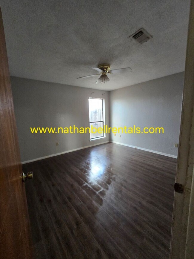 Photo - 1452 26th St NE