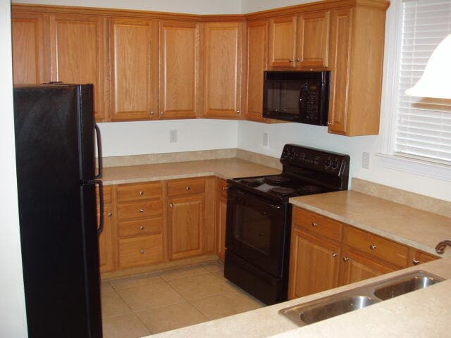 Photo - 208 Trillium Ct