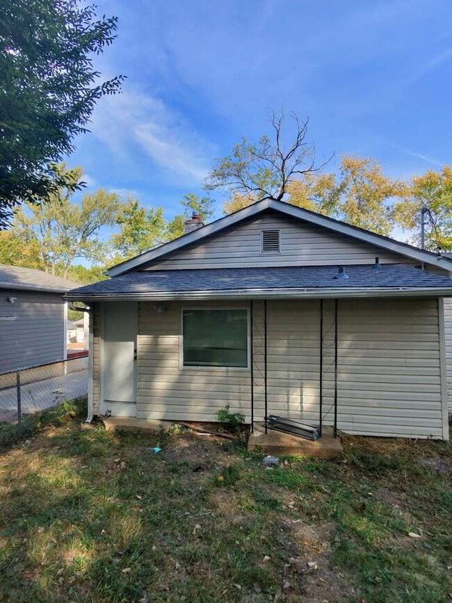 Photo - Spacious and Comfortable Living on Buddie ...