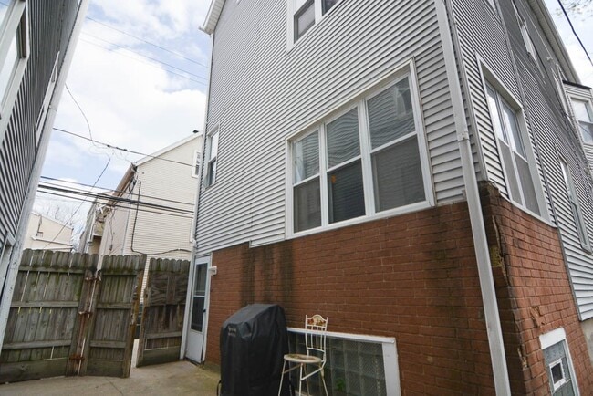 Photo - 1415 W Henderson St Condo Unit 1 HC