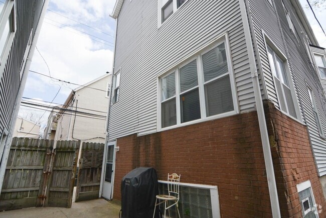 Building Photo - 1415 W Henderson St Unit 1 HC Rental