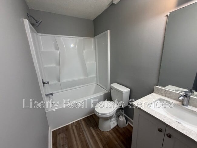 Photo - 134 Pointe S Dr Unit Apt B