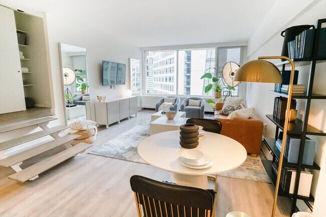 33 E Chestnut St Unit 17G