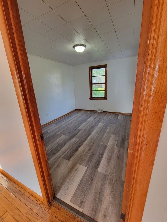 Photo - 136 E Edwards St