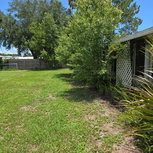 202 Monroe Ave House House Rental in Satsuma, FL