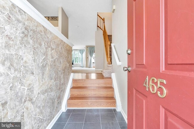 Photo - 465 Woodstock Ln