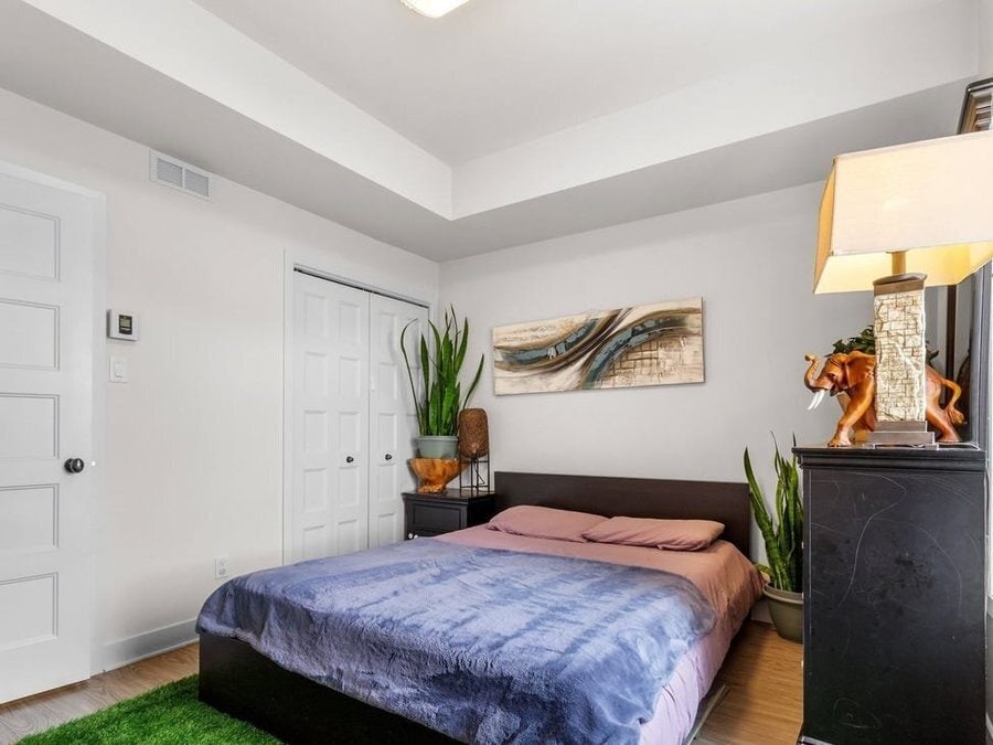 Photo - 7709 Broadway