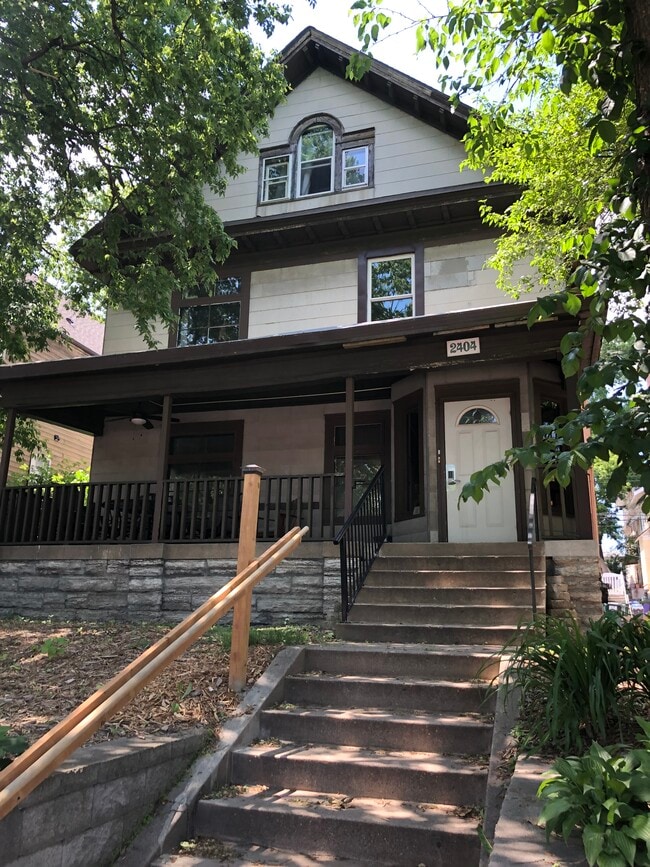 Building Photo - 2404 Lyndale Ave S Unit 3