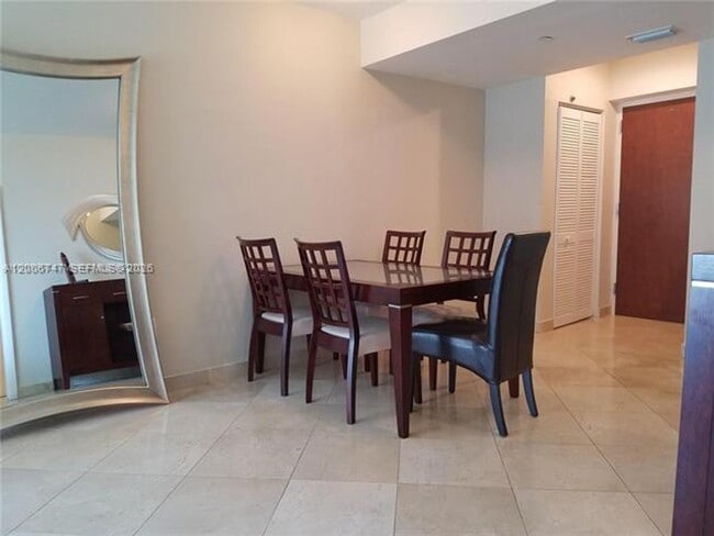 Photo - 6365 Collins Ave Unidad 6365 Collins Ave #910