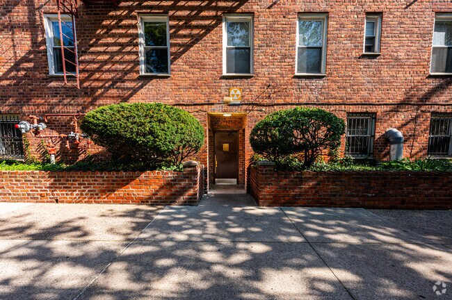 Photo - 5505 Woodside Ave