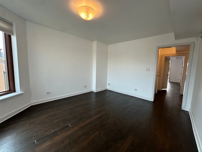 Photo - 607 N Noble St Unit 4