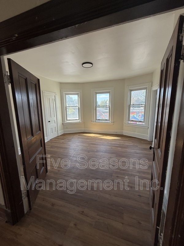 Photo - 258 Pearl St