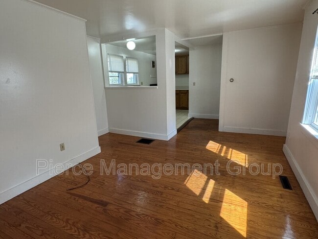 Building Photo - 26 Elm St Unit 2