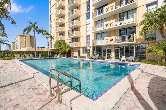 Photo - 2350 NE 135th St Unit 1202