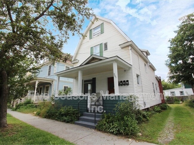 Building Photo - 205 N Willard St Rental