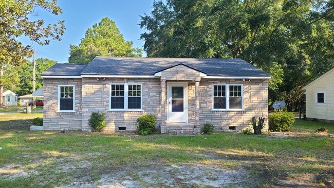 Building Photo - Cute home for rent