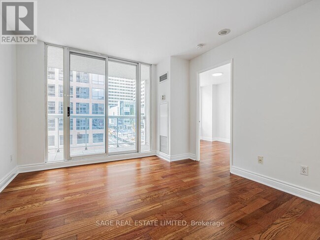 Photo - 43 Eglinton Ave E Unité 503