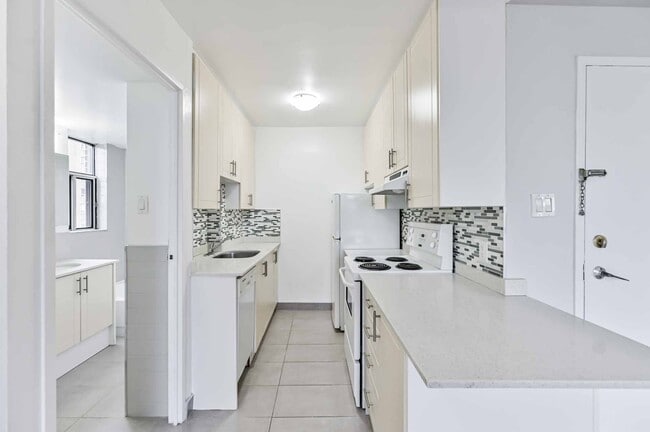 Photo - 250 St George St Unit 00804