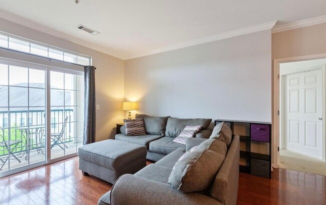 Photo - 2465 Army Navy Dr Unidad 402