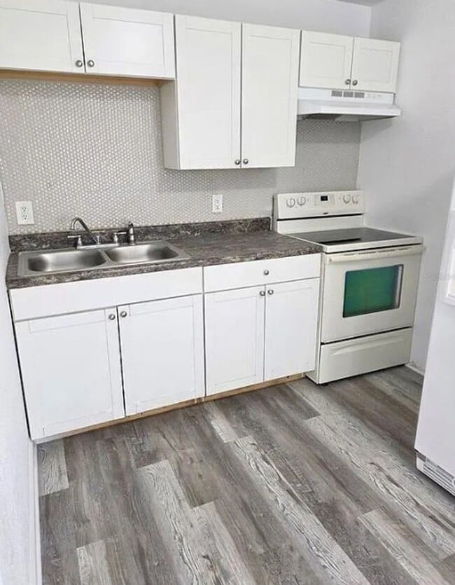 Photo - 2 bed 1 bath 2-plex with 850 sf. Off MLK (...