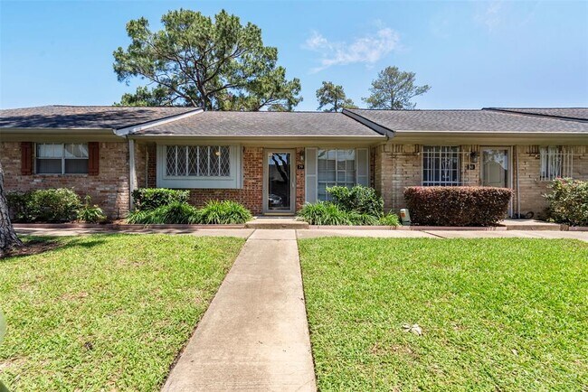 Building Photo - 1016 E Tri Oaks Ln Unit 79 Rental