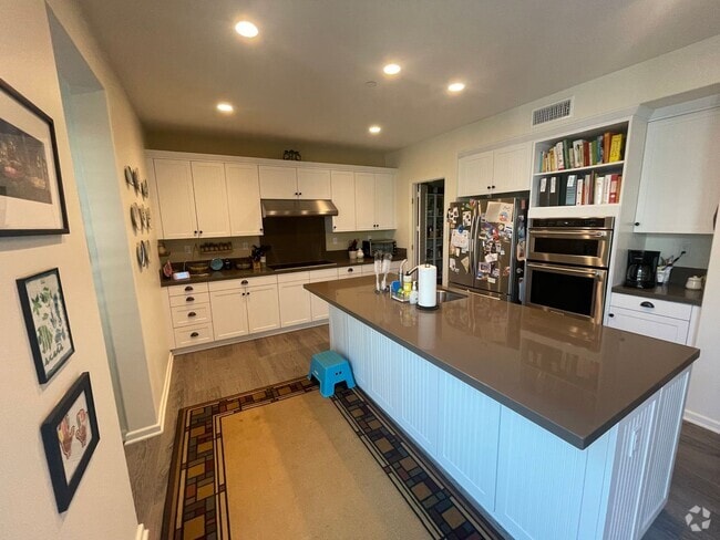 Building Photo - Hard to Find -UCI Campus! 4 bed/3 Full Bat... Rental