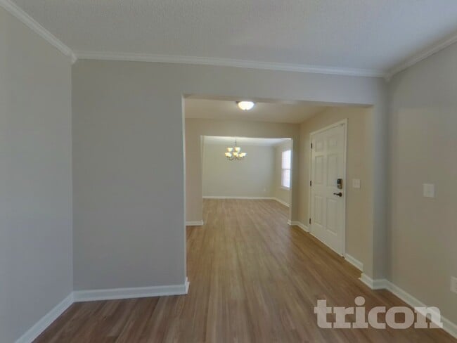 Photo - 3010 Thistlewood Cir