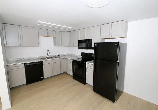 Kitchen - OakView Apartments
