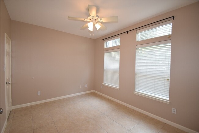 Photo - 722 Memorial Heights Dr