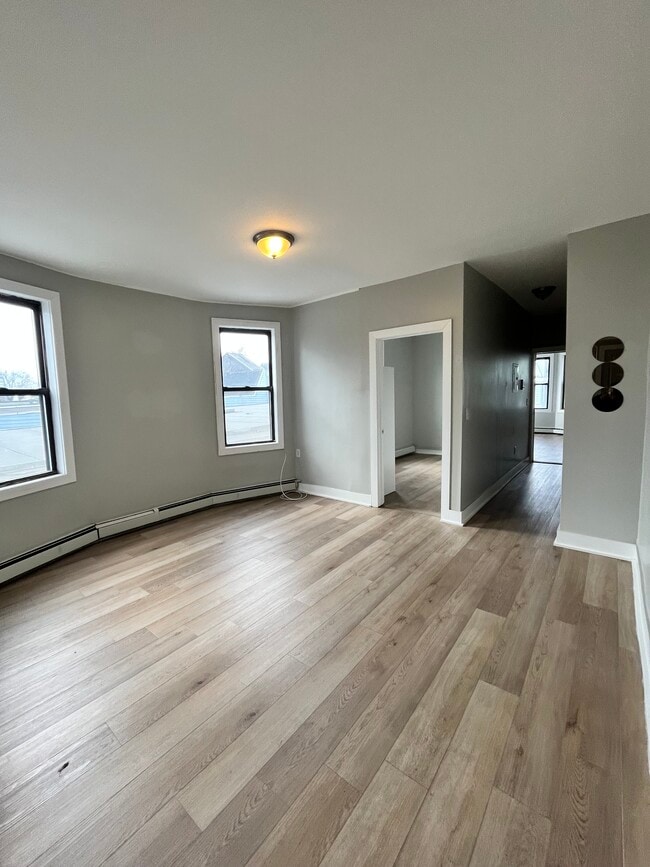 122 Randolph Ave 3R - 120 Randolph Ave Unit 3R