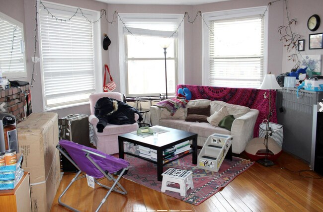 Photo - 875 Beacon St