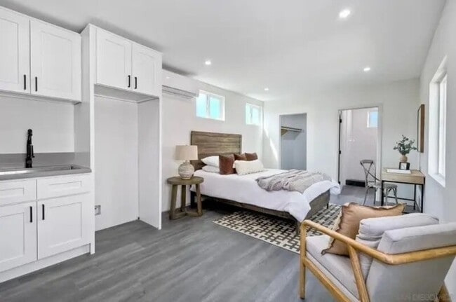 Photo - 1059 Emory St Unidad 2