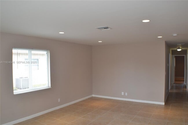 Photo - 833 SW 14th St Unit 835