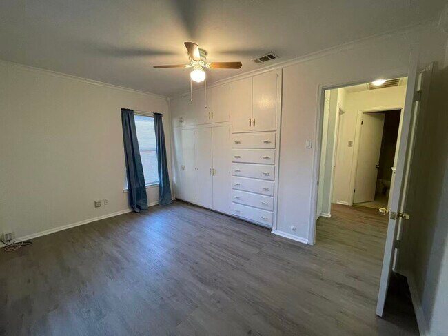 Building Photo - 7721 Mohawk Dr