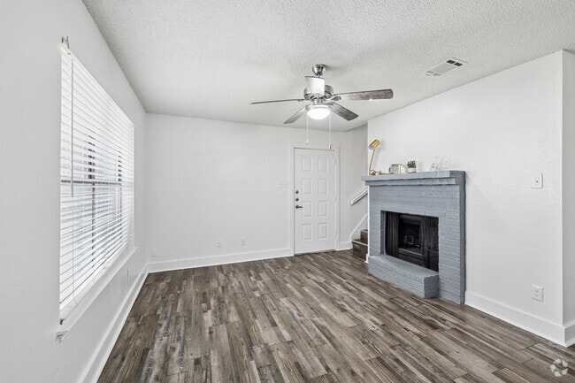 2BR, 2BA - 1,150SF - Living Room