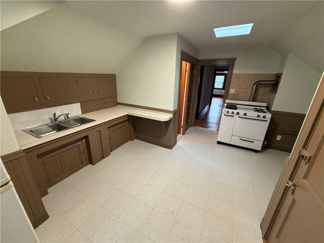 Photo - 231 Orchard St