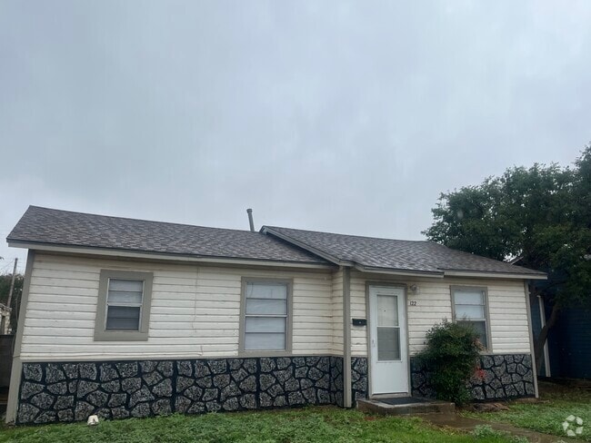 Building Photo - 122 Hickory St Rental