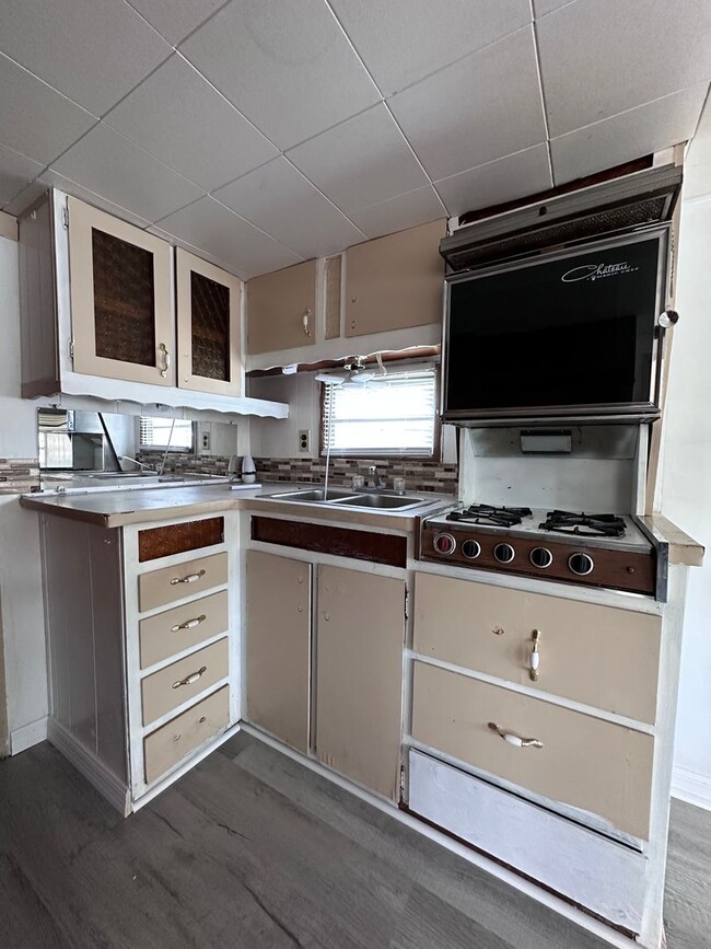 Photo - 1/1 Mobile Home - Rent to own - Zephyrhills, FL Unit 10