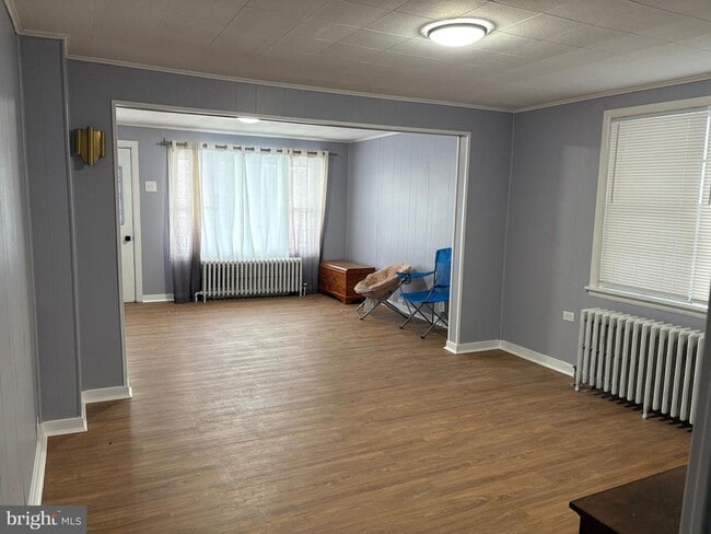 Building Photo - 657 Pine Hill St