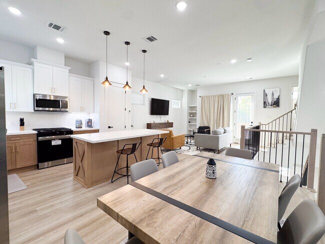 Photo - 2706 Cochran St