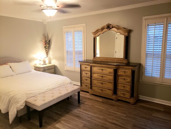 Photo - 2845 Wynterhall Rd SE