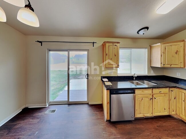 Photo - 2095 E Shadow Dr