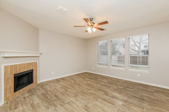 Photo - 7806 Calgary Ln